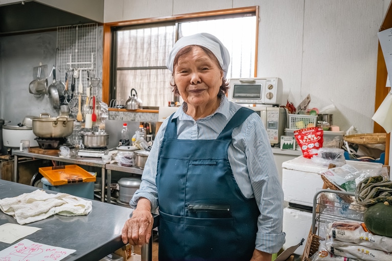 90歳を超えた今も元気に働く長野路代さん。