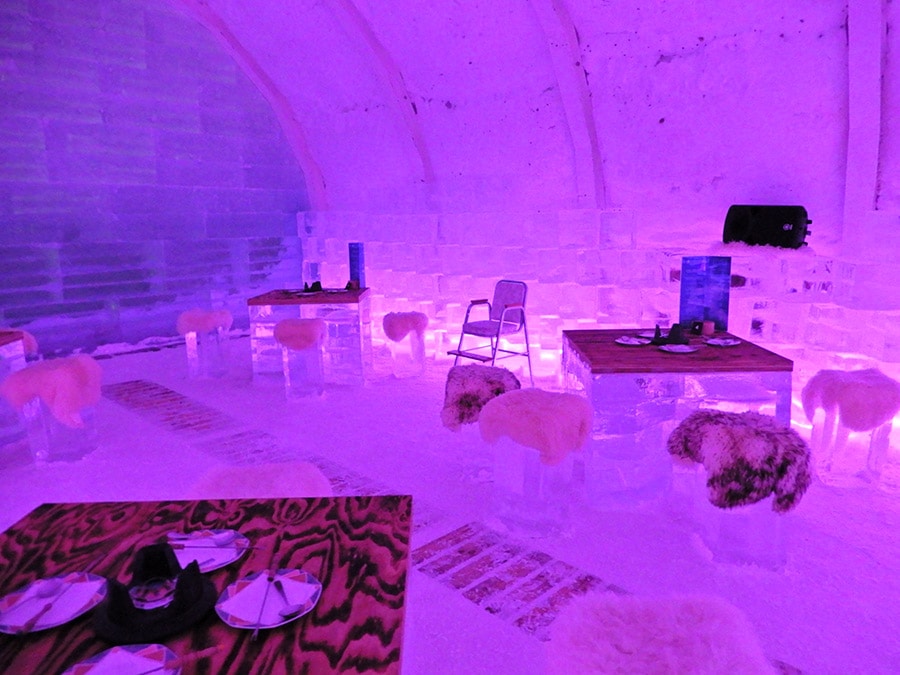 氷の部屋でチーズフォンデュをふうふうしながら食べるレストランが。