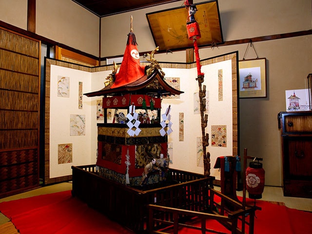 京都町衆の心意気が溢れる 宵山の屏風祭は町じゅうが無料の美術館
