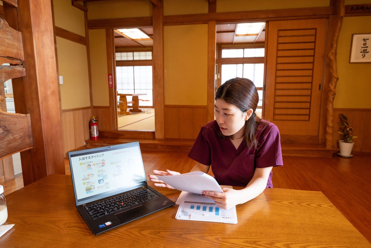 「温泉学講座」では、温泉に入るタイミングなどを解説。