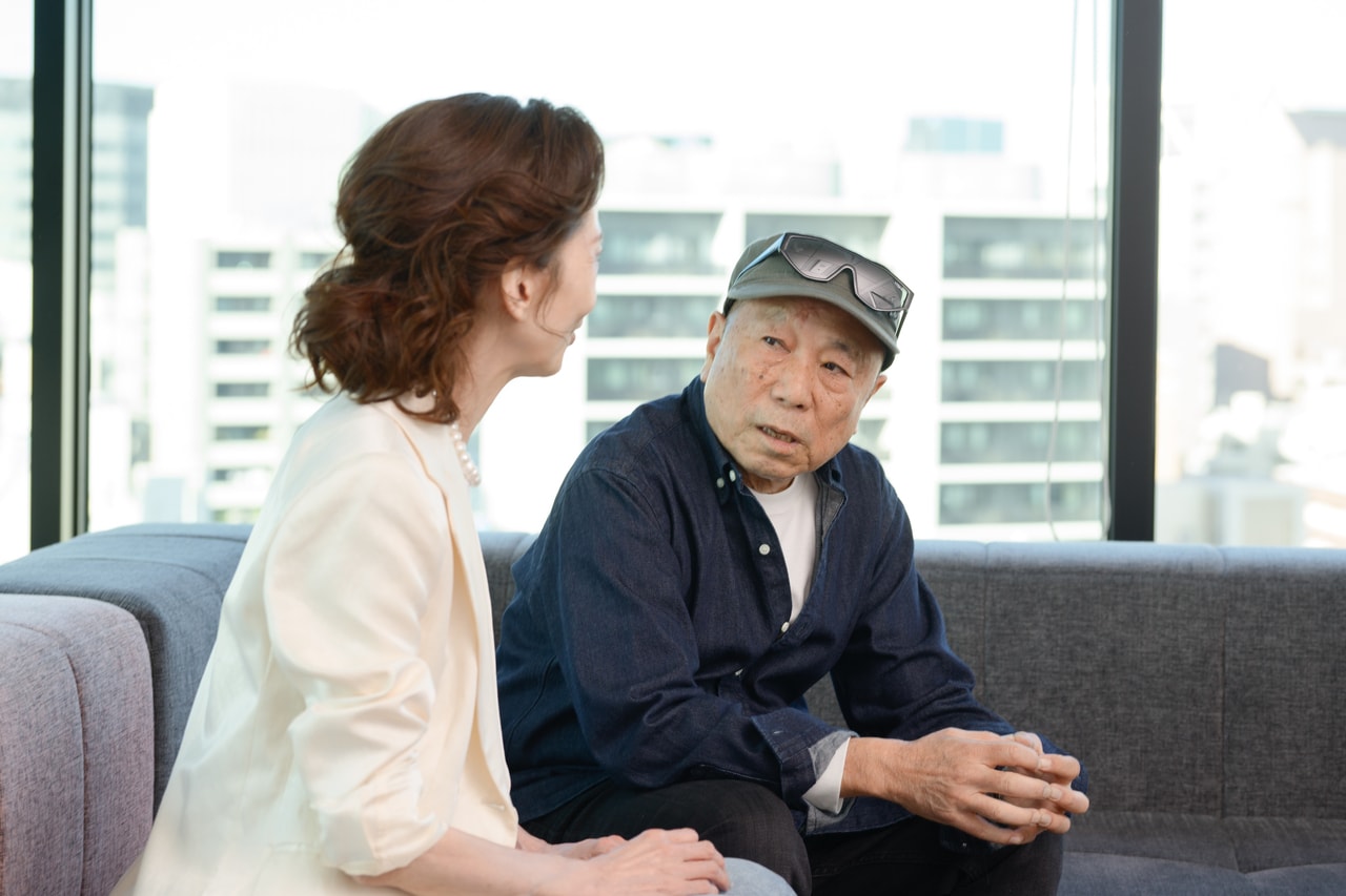 2人の作戦に興味津々の近田さん。