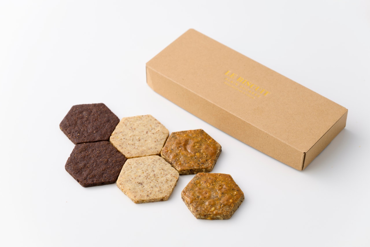 ビスキュイ・エグザ 詰め合わせ 2,808円（6枚入り）。