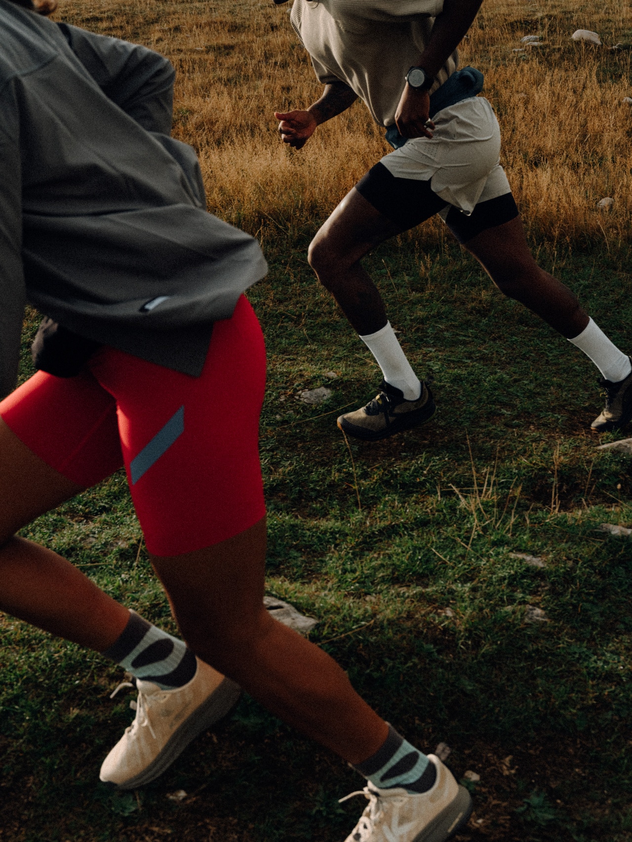 『ROAM』手前：BIRCH/BRINDLE。ウィメンズは全6色、22.5-25.5cmのサイズ展開（23,100円）。