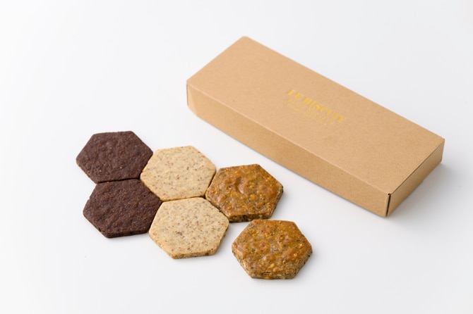 ビスキュイ・エグザ 詰め合わせ 2,808円（6枚入り）。