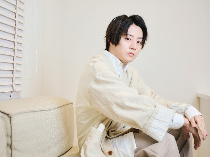 2ページ目)「テニミュ」「刀剣乱舞」で輝く 牧島 輝。猫と戯れる姿に胸