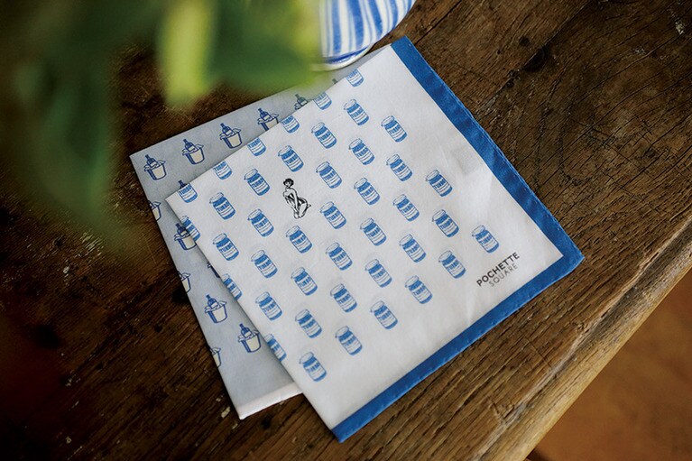 【POCHETTE SQUAREのポケットチーフ】各2,600円。