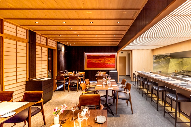 アフタヌーンティーは、「Jean-Georges at The Shinmonzen」の店内またはテラス席でいただける。