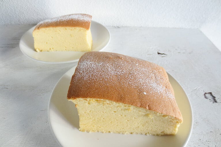 「台湾カステラ・プレーン」奥がシングル600円、手前がダブル1100円。