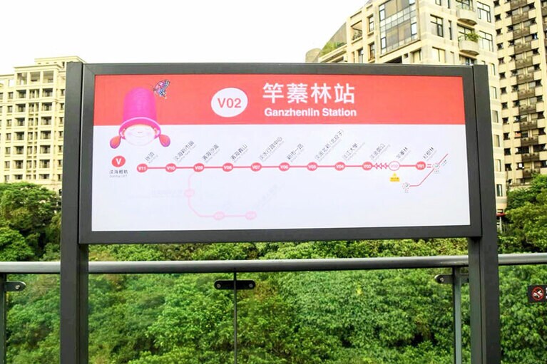 路線図、合計11駅。乗車時間は約30分。