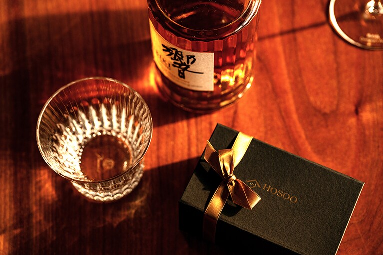 「ハーモニアス ルーム」での華麗な滞在。客室には「響 JAPANESE HARMONY」など、5つの特別を用意します。 62,100円（宿泊代別途）