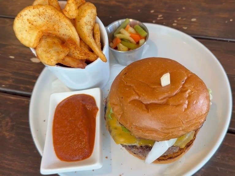 シンプルながら完成された一皿。