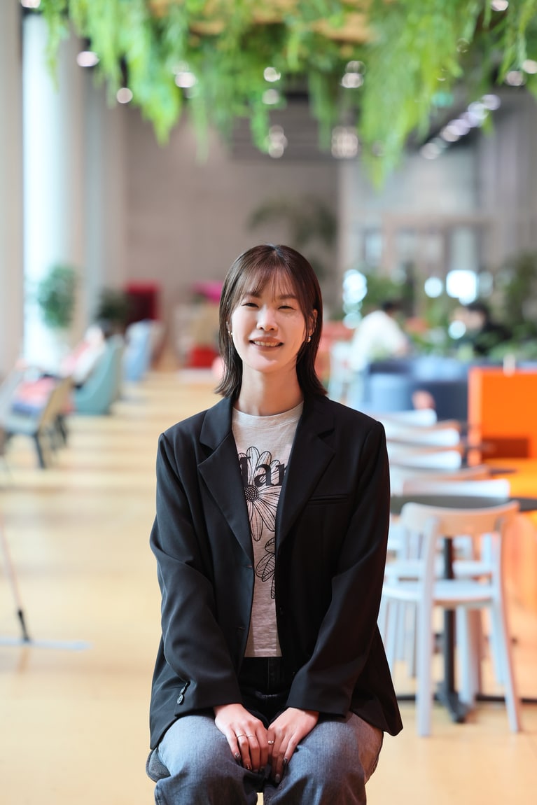 アモーレパシフィックの韓国本社で働く八重樫瑞さん。