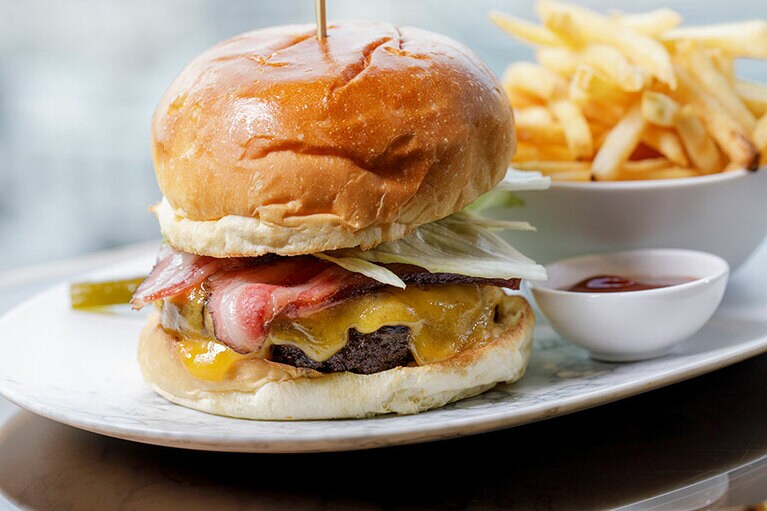 席のみの予約もOKなので、多彩な料理から好みのメニューを楽しむことができる。