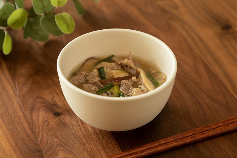 国産牛とおぼろ豆腐の浪速肉吸い 260g 950円。