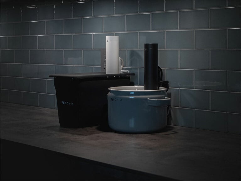 鍋などにセットして使います。