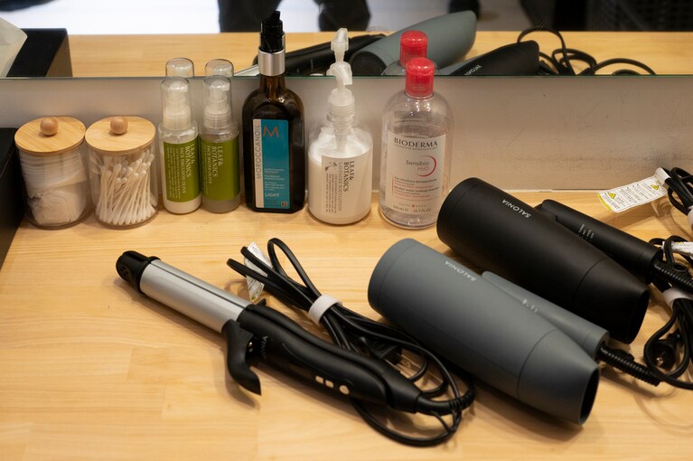 女性人気の高いモロッカンオイルなど、センスの良いアメニティをセレクト。