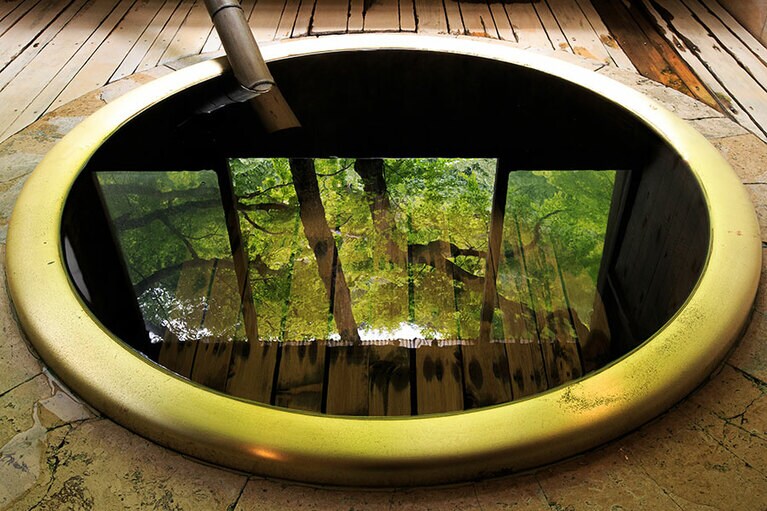 福住楼［神奈川／箱根 塔ノ沢温泉］名物の丸風呂。