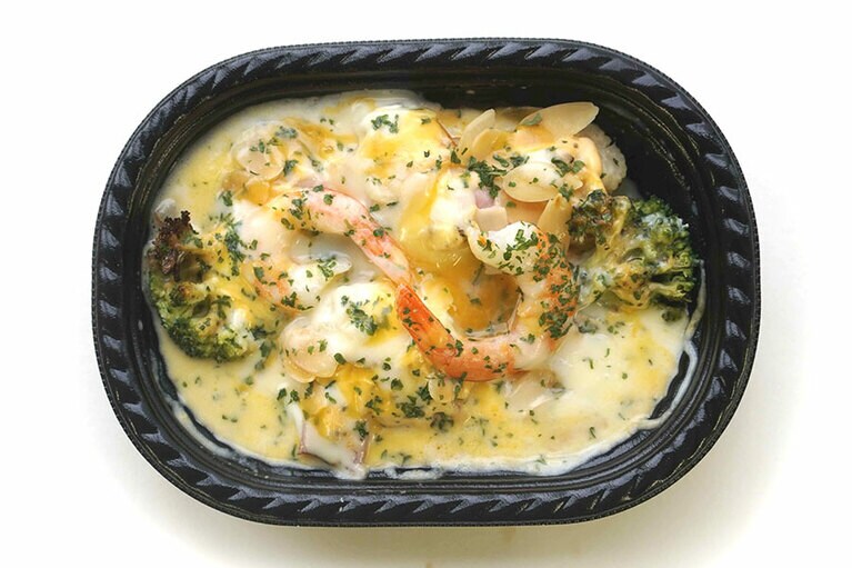 海老と3種チーズのロカボグラタン 499円。