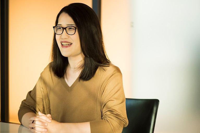 ヴァイオリンを習い始めた当時のエピソードを語る。