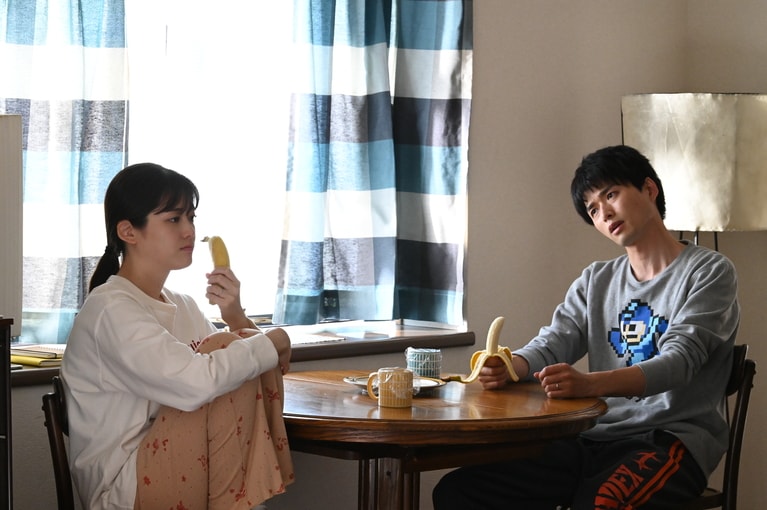 夫役・白洲迅さんと妻役・松村沙友理さん。©NTT DOCOMO, INC.