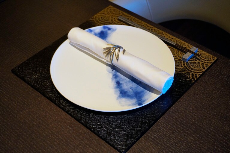 ゆったりとしたダイニング「六つ喜」の空間。