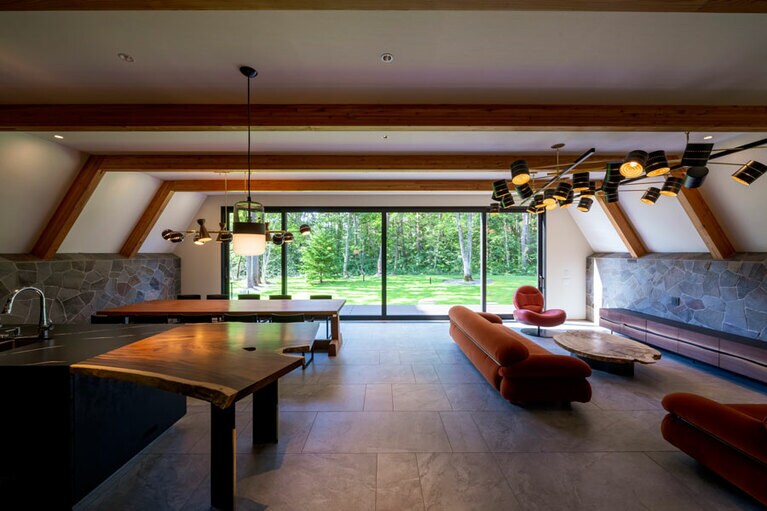 宿泊棟のリビング。