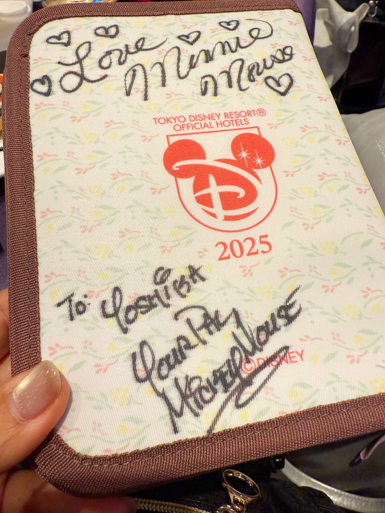 レアなサインもゲット。筆者の名前までサインしてくれました