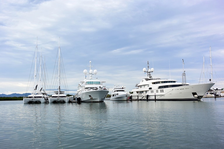 デナラウ・マリーナにはメガヨットのエリアも。シックスセンシズ フィジーもプライベートマリーナを設置するなど、フィジーでは船旅を楽しむセレブリティが増えている!?