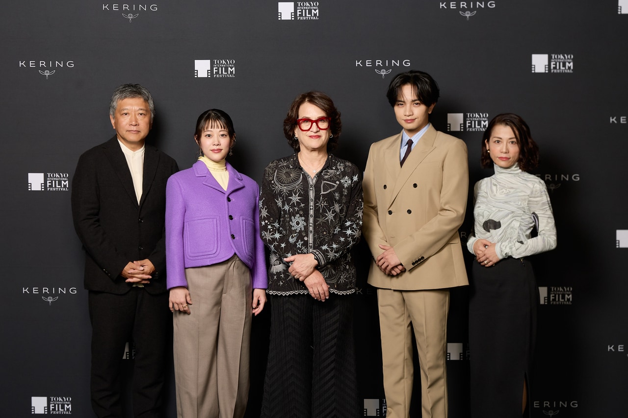 左から：是枝裕和監督、高畑充希さん、デブラ・ゼインさん、中島健人さん、福間美由紀さん。