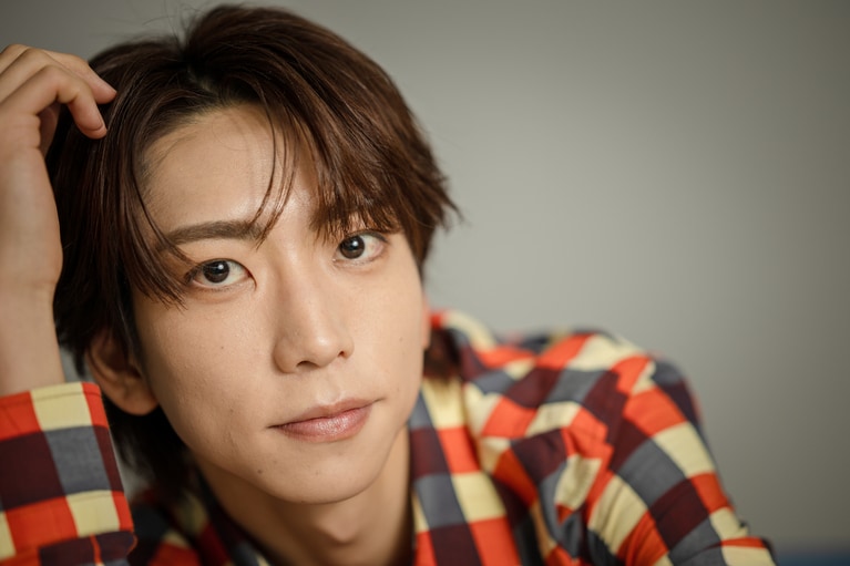 IMP.鈴木大河の“推し肌ケア”は朝晩のミルククレンジング。内側から溢れる美しさの秘訣は日々のメンテナンス