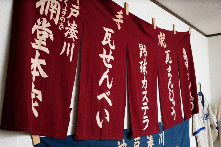 2020年に惜しまれつつ閉店した「楠堂本家」ののれんは、イベント出店の際に活躍。イベントには楠堂本家のご家族も訪れ、喜んでくれているそう。