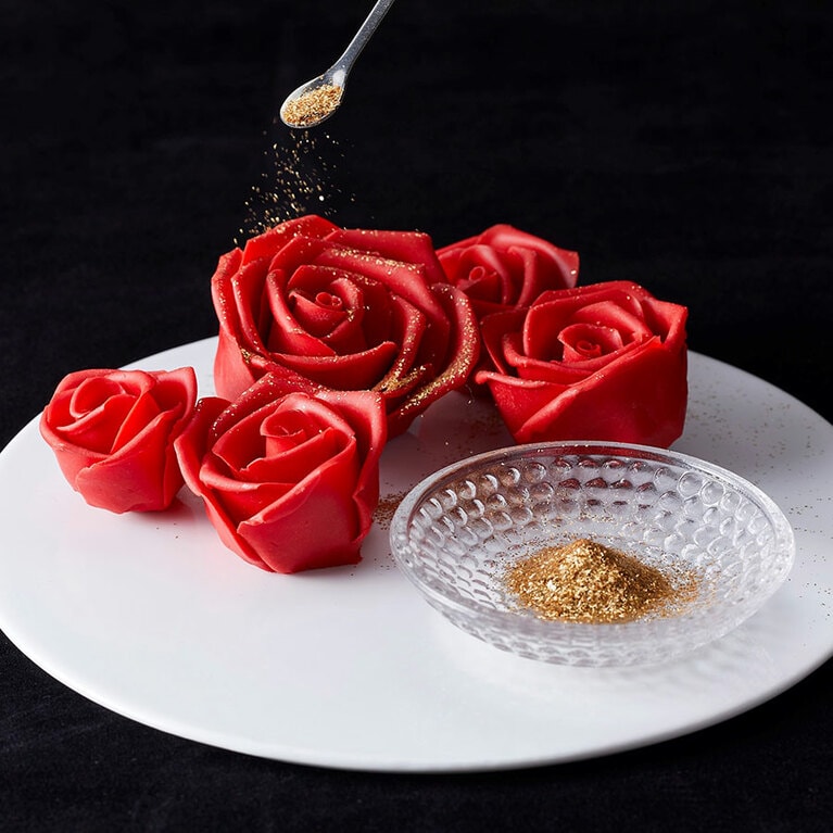 別添えの金粉をぱらり。