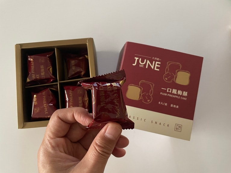 一口サイズで個包装になっているパイナップルケーキ系の商品は希少。もちろん、定番のパイナップルケーキも同じサイズかつ個包装で販売されているので、セットで購入するのもおすすめです。