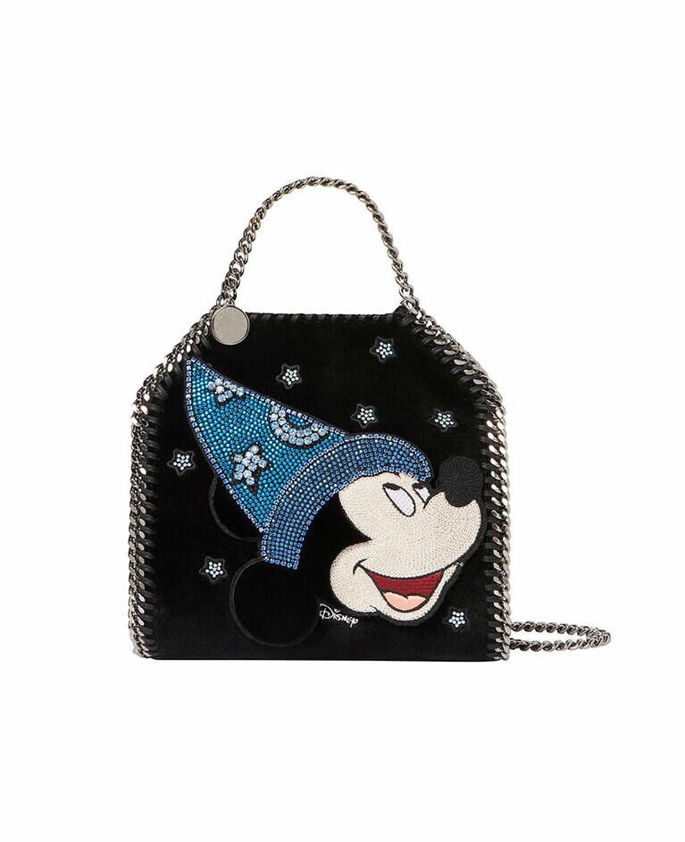 バッグ 171,600円。©Disney