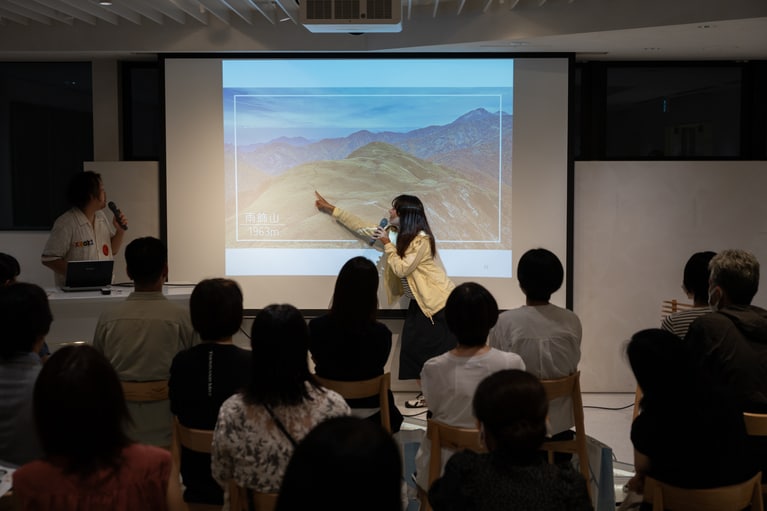 登山道が女神の横顔に見えるという、雨飾山。