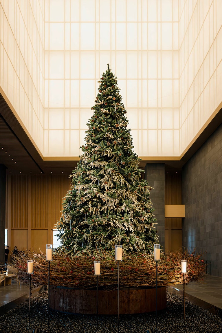 吹き抜けの下で大迫力。