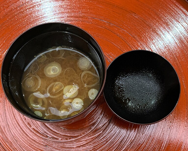 ロブスターの旨味が上品な御味御汁。