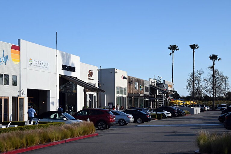 こちらも散歩のついでに立ち寄るセレブ目撃談多数の「マリブ・カントリー・マート」。