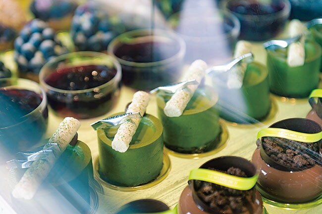 ケーキは、宇治抹茶を使った“ZEN”605円、チョコの風味豊かな“クロレ”770円など。●ル ミュゼ ドゥ アッシュ 和倉店