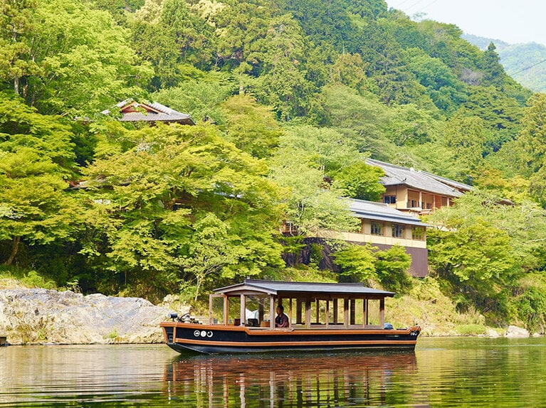 このプログラムはレイトチェックアウトができるので、14時までひとりの時間を満喫した後に、貸し切りの送迎船で出発する。