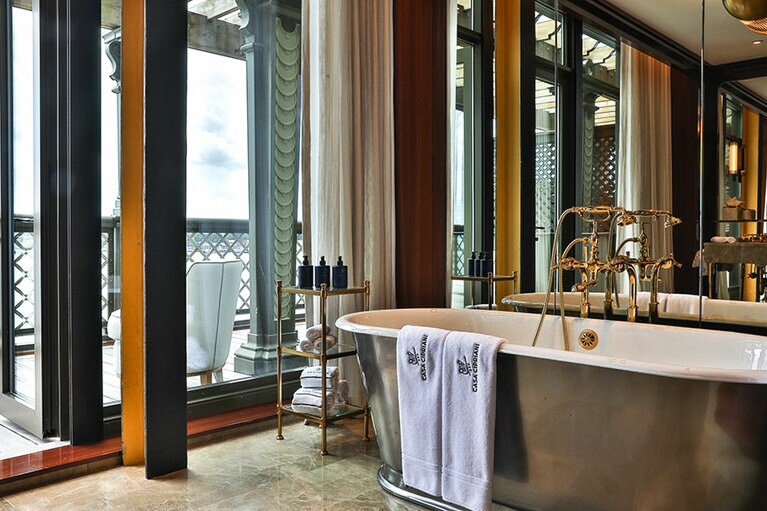 イーストリバーに臨む絶景の“プレジデンシャルスイート”。