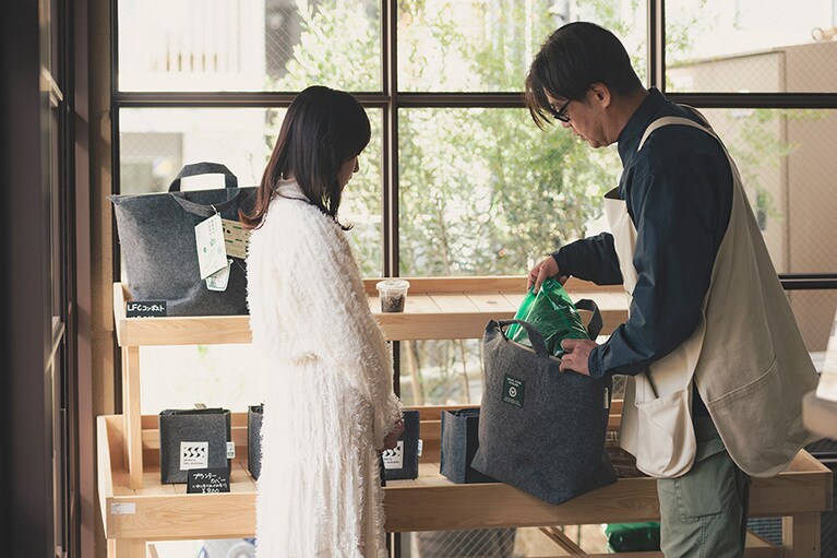 LFC（ローカルフードサイクリング）コンポストやフェルト生地のプランターなどアーバンファーミングの手助けとなるアイテムも販売している。