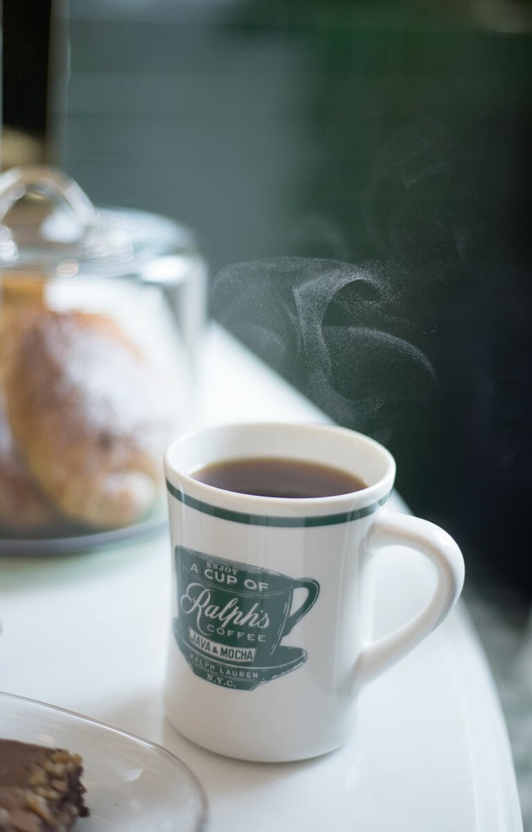 ラルフズコーヒー 605円。