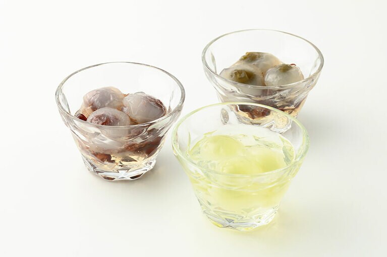 加賀藩御用菓子司 森八「宝達葛 季すずやか」左から時計回りに：能登大納言小豆、宇治抹茶、青梅／石川県