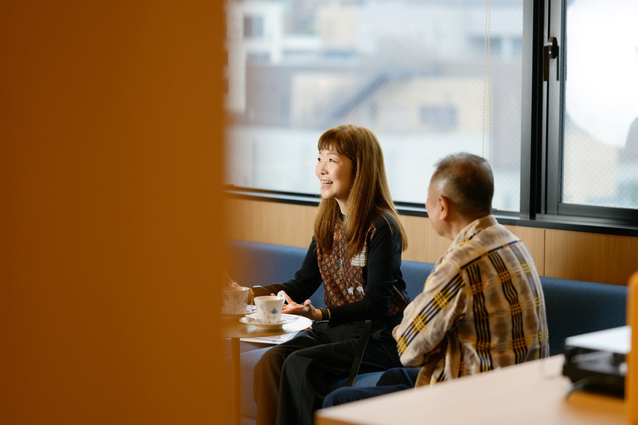 時が過ぎるのを惜しむように語り合った午後。