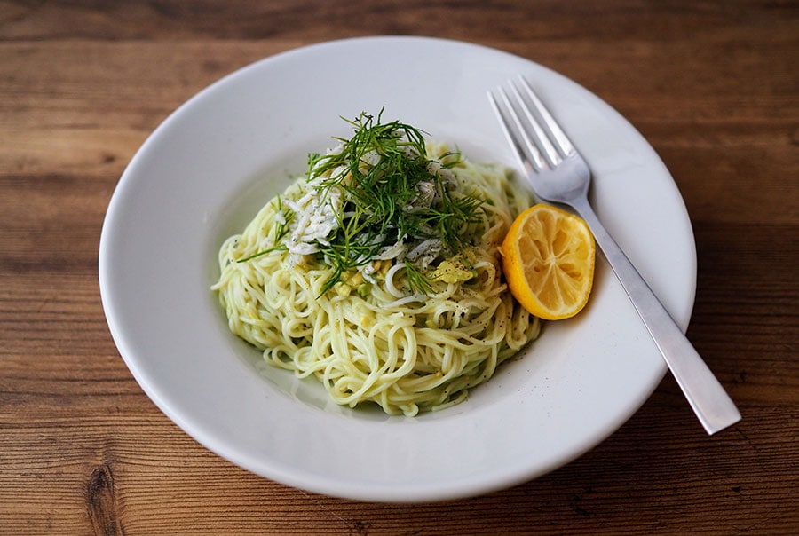 しらすのっけアボカドそうめんカッペリーニ。