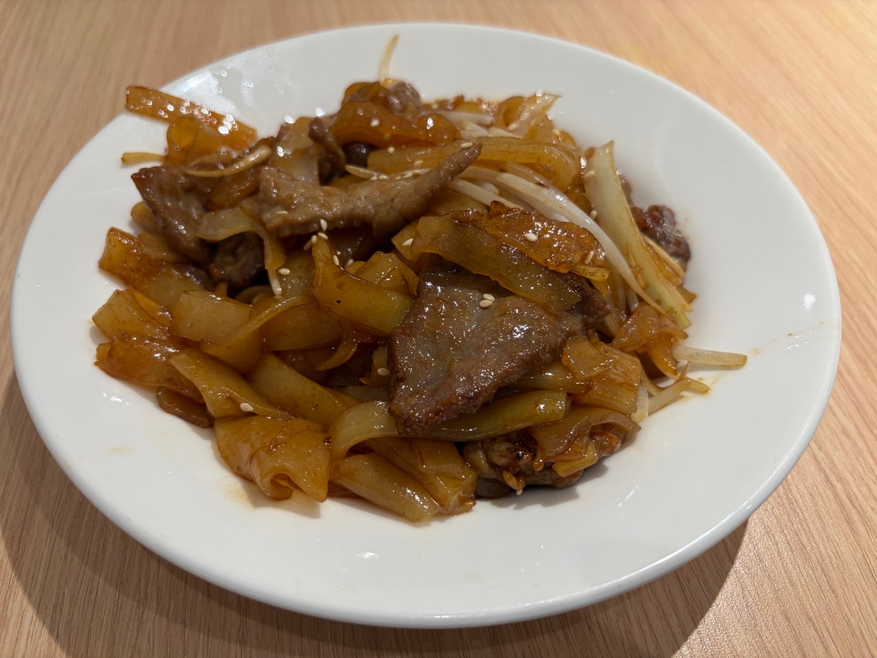 こちらも「香式炒麺」と同サイズ・同価格（200元）。食感も味わいも異なるので、ぜひ食べ比べてみてほしい2品です。