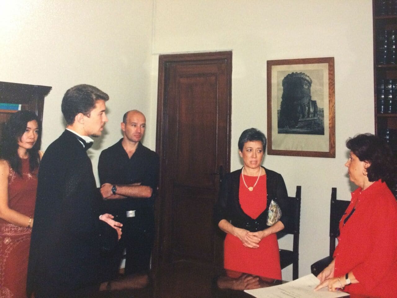 結婚式で。ヤマザキさん（左）34歳、ベッピーノさん（手前）20歳！