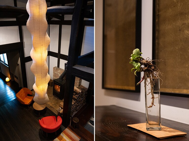正面玄関を入ると高さ10メートルもの吹き抜けに圧倒。客室までの通路では数々のアート作品とともにさりげなく飾られた蕗の薹も。
