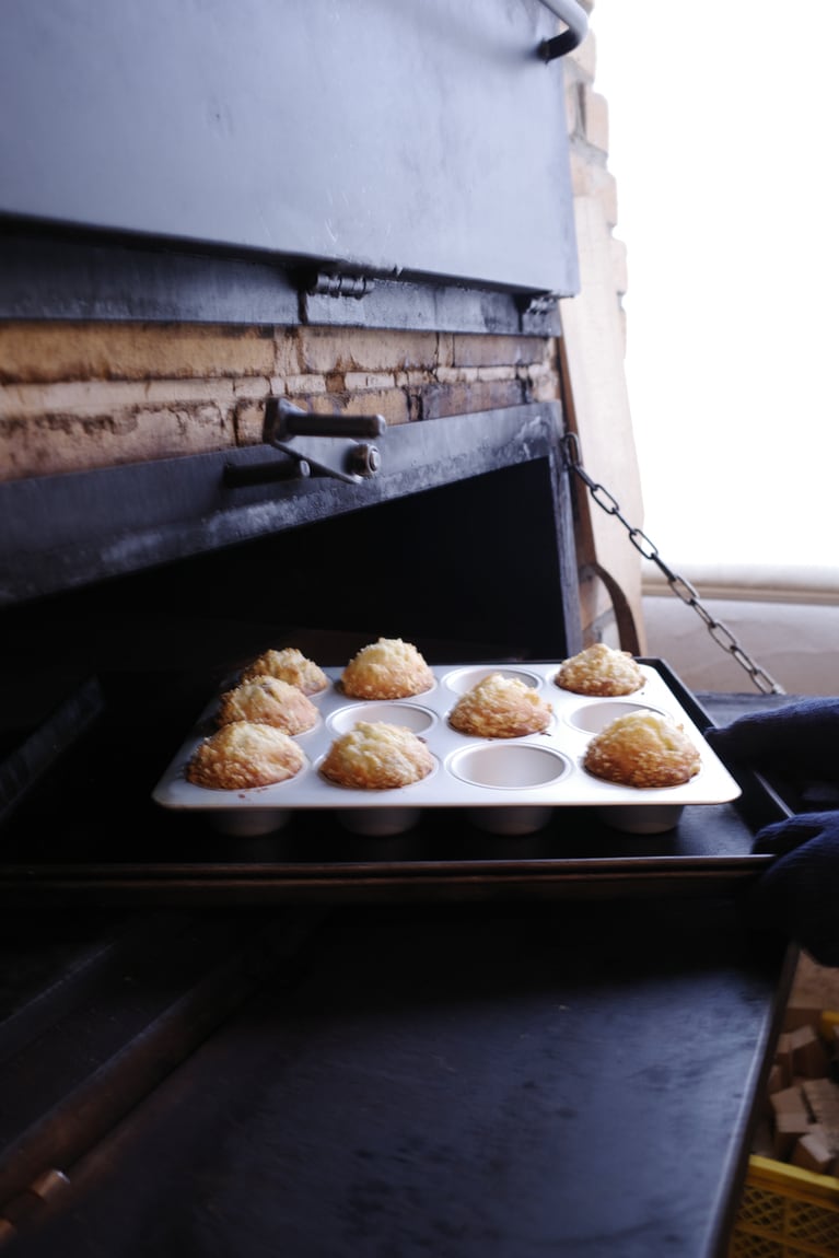 薪窯からはパンが焼き上がる度に、おいしそうな香りが漂う。